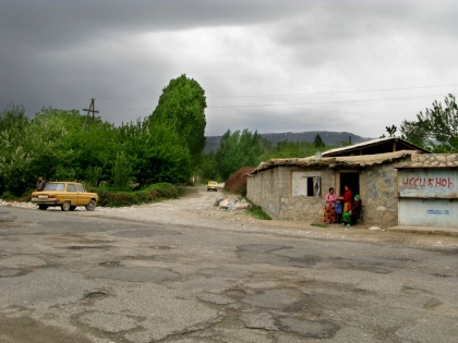  Entry of Tersak village. ©Anne Barthélemy 