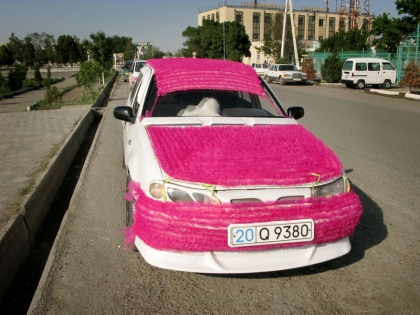  The brides' car, Bukhara, Uzbekistan. ©Anne Barthélemy 
